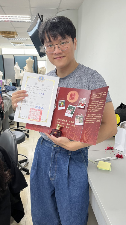 嘉藥二技助力，陳晁嘉在調香領域大放異彩