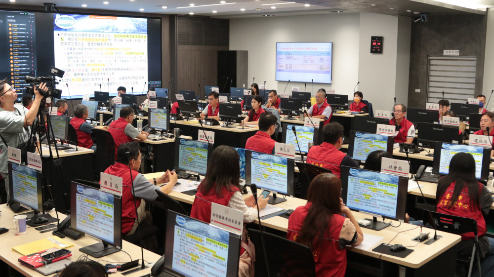 嚴陣以待！颱風丹娜絲來勢洶洶 盧秀燕：7/6晚至7/7午最嚴峻務必加強戒備