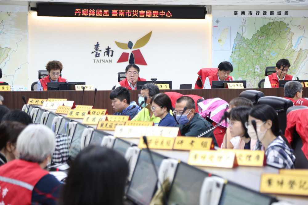 台南市災害應變中心召開工作會報 推進丹娜絲颱風災後復原