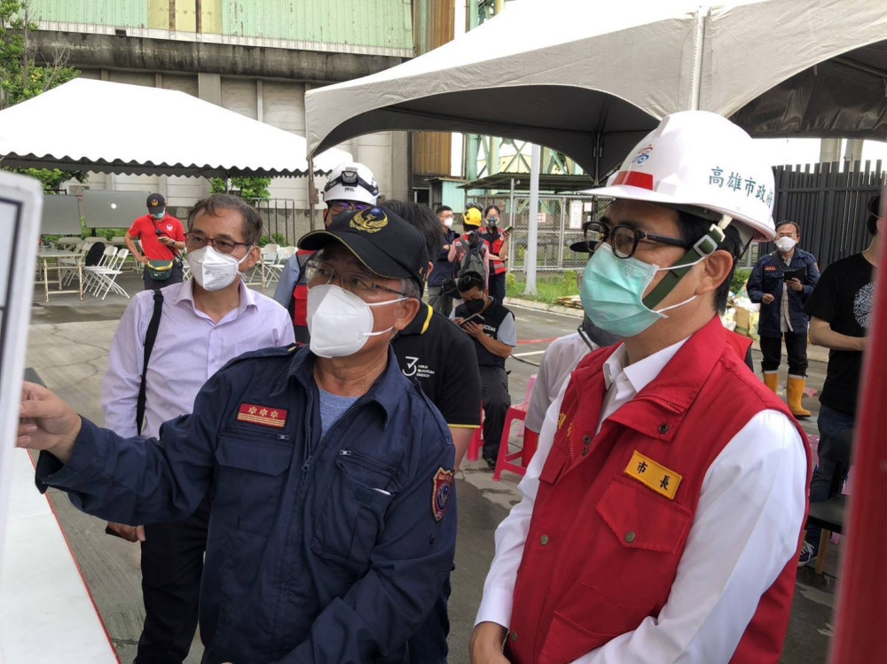 高雄能源科技廠房大火撲滅！消防局動員9機器人協助救災創紀錄