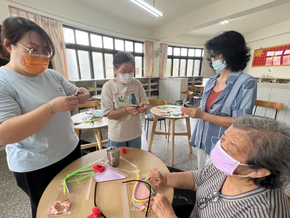 中彰榮家結合創意藝術×靈性照顧 關懷女性住民長輩 