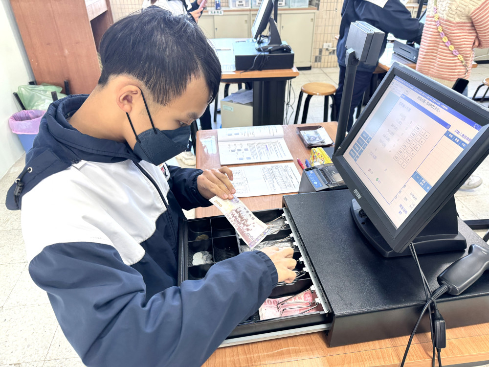 新北高中以上獎學金發放累計1.7億元 陪伴1萬2千名弱勢優秀學子安心逐夢！