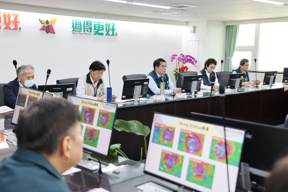 臺南市長黃偉哲召開防颱整備會議嚴陣以待、及早因應防範