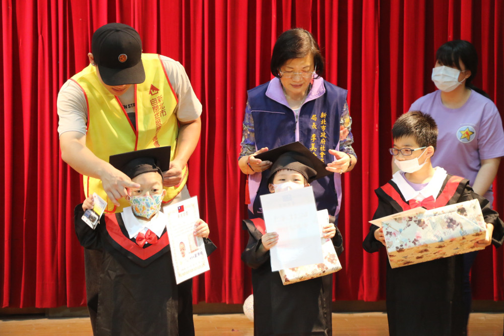 家長見證孩子蛻變 新北市自閉症潛能發展中心結業式 星兒直排輪溜進會場 