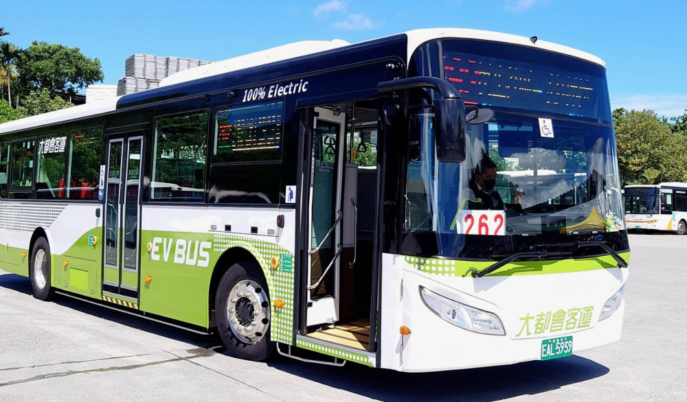 大都會客運262路線全程電動公車 全新車輛8月16日重新上路