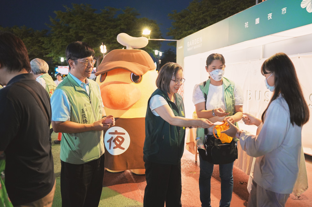 臺南市花園夜市舉辦「夜奇鴨」行銷活動 萌翻全場​