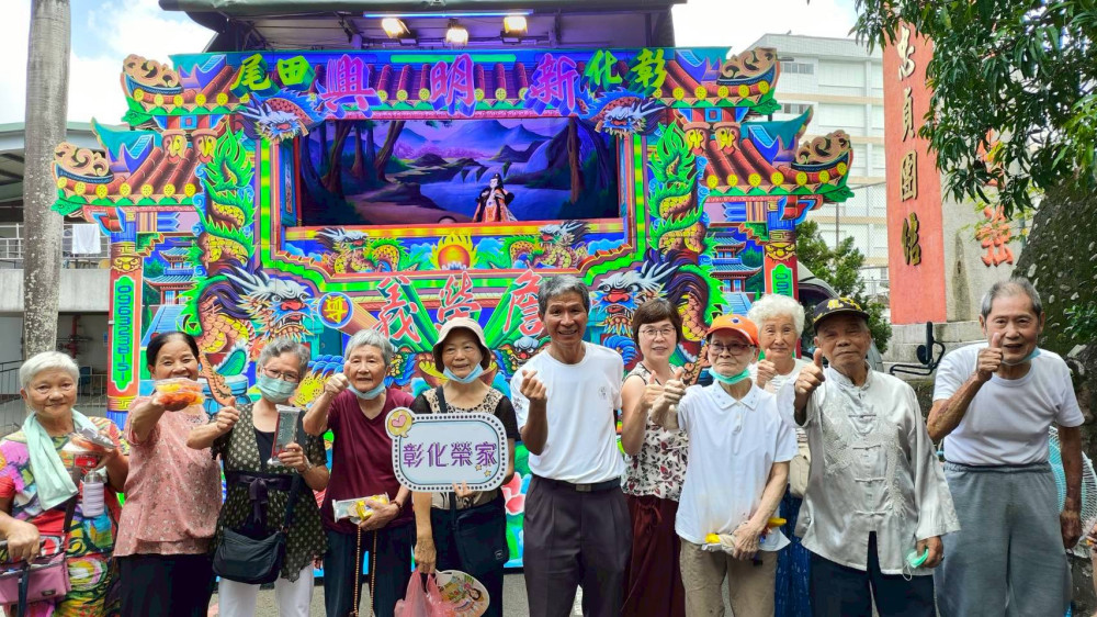 彰化榮家慶父親節 懷舊布袋戲陪住民溫馨歡度時光