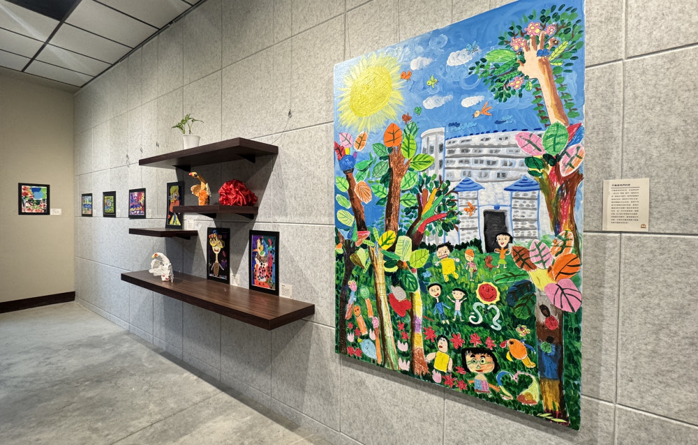 「用畫筆繪出我的堡」展覽  憨兒描繪獻給父親