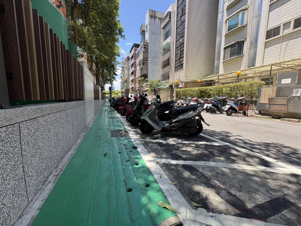蘆洲長安街313巷完成「標線型人行道」提升學童通行安全