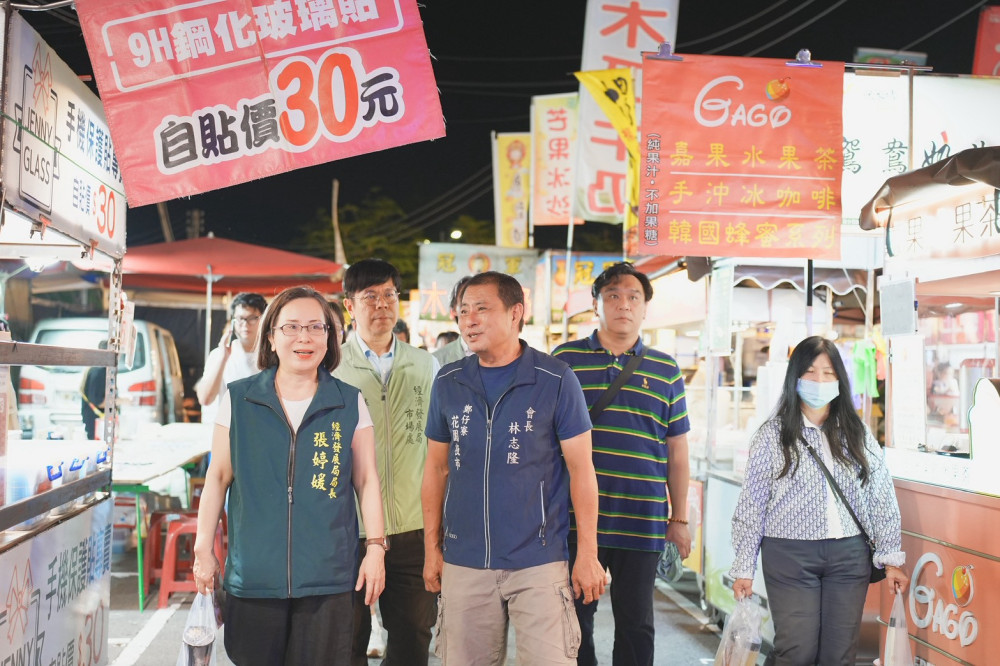 臺南市花園夜市舉辦「夜奇鴨」行銷活動 萌翻全場​