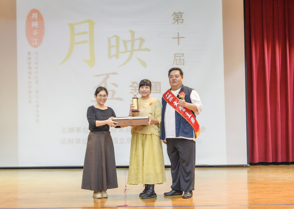 蘇粮婷勇奪第10屆月映盃全國泡茶比賽業界第1杯