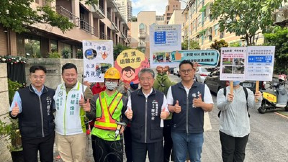 防汛升級「溝通無礙」！中市環保局出動清溝神器  內視鏡助攻排水暢通