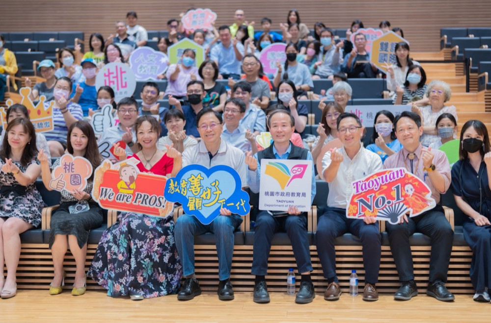 科普大師馮翠珍分享AI結合文學創作 張善政期勉學子、教育界獲得啟發