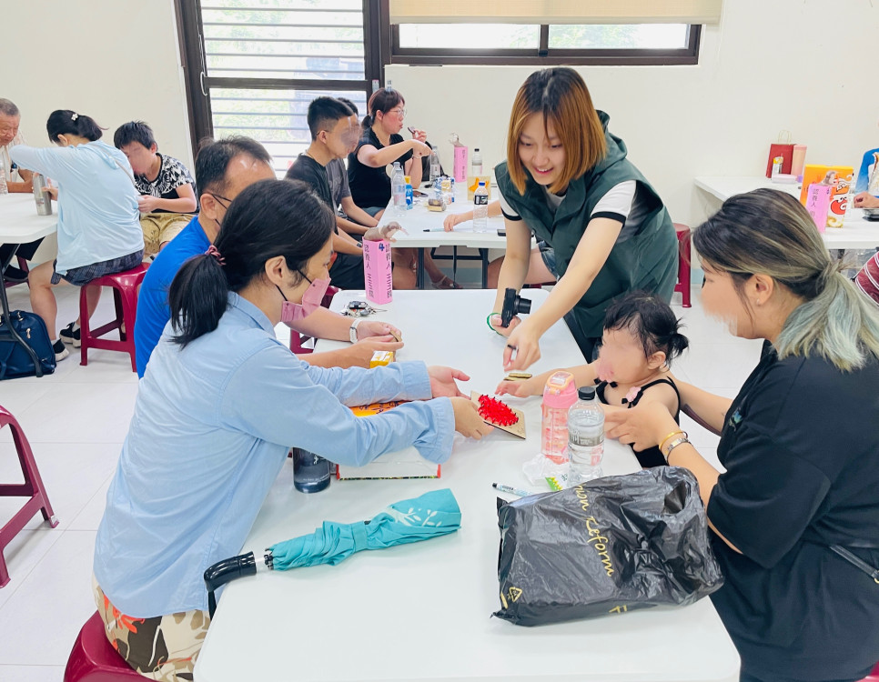 認養人與學童金門相見歡 同步獺進家扶充滿愛成果展