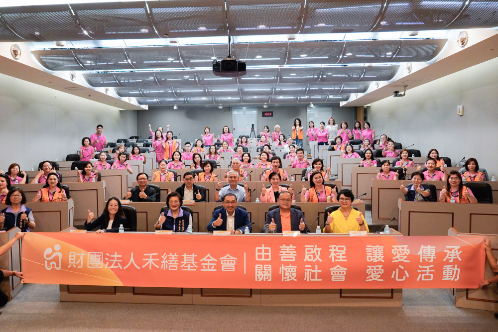 禾繕基金會攜手天麗生技由善啟程　捐2輛高頂復康巴士給新北讓愛傳承