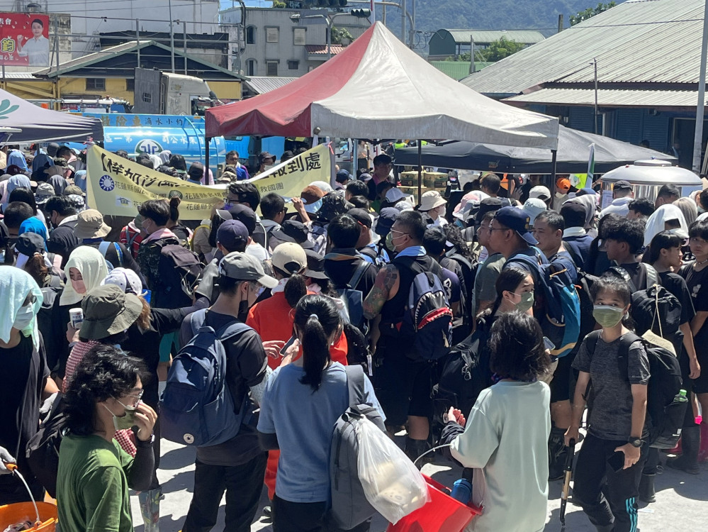 樺加沙颱風釀花蓮災情，慈濟動員萬人清掃助復原