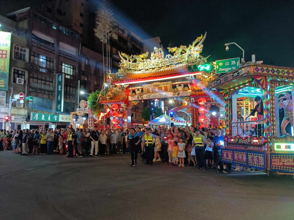 桃園景福宮慶讚中元水燈排遊行 桃警交通管制看過來