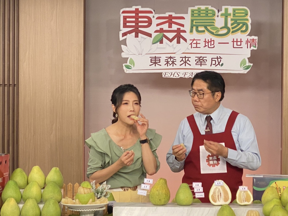 中秋柚香！台南市長黃偉哲直播推台南文旦 600 箱秒殺展消費者熱情