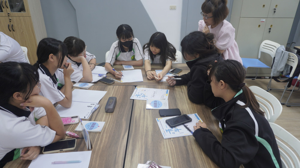 臺南勞工局辦青少年職涯探索 曾文家商學員參訪宏佳騰