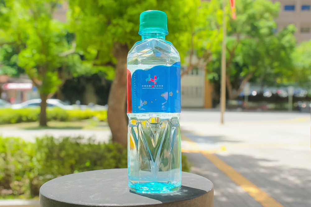 國慶指定用水 台塩海洋鹼性離子水國慶紀念版同步開賣