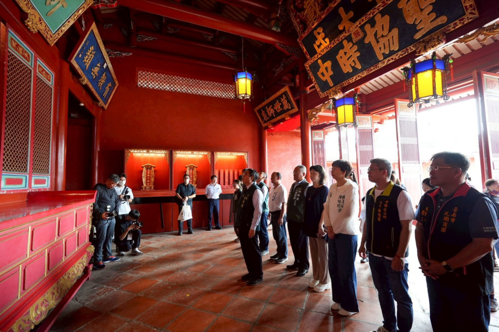 臺南 2025 孔廟文化節熱鬧展開，「硃砂啟智」儀式為新生開啟智慧之旅