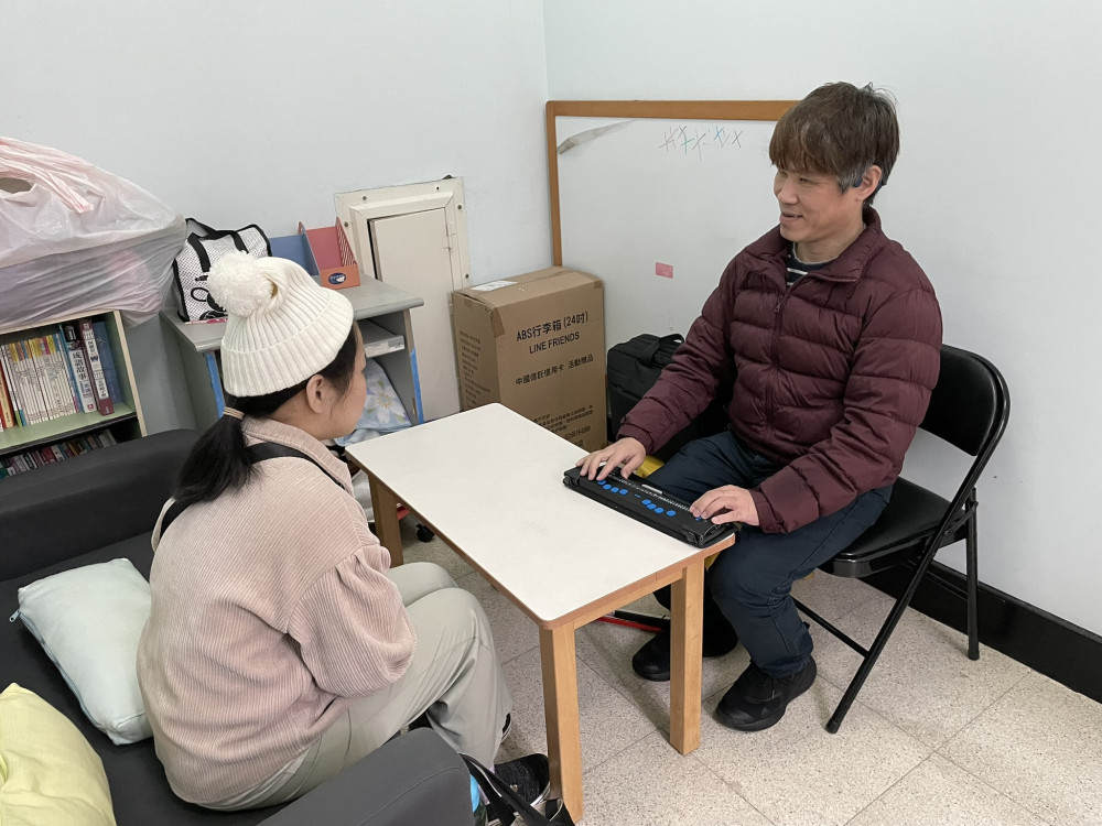 新北樂明中心陪伴視障者重建人生 小誼勇敢走出繭封人生