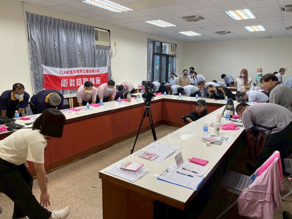 台南市政府交通局辦公車從業人員衛教講座，守護駕駛健康與乘客安全