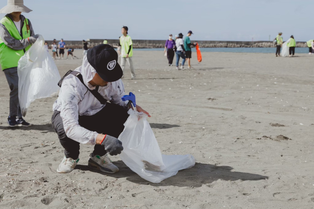 臺南海岸維護成效佳 獲 2025 永續行動獎銀獎 垃圾減幅三成