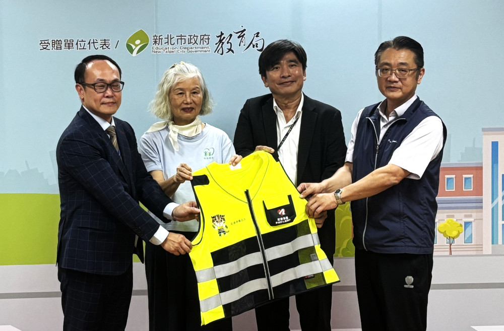 守護學童的安全！新北攜手和泰捐千套導護裝備