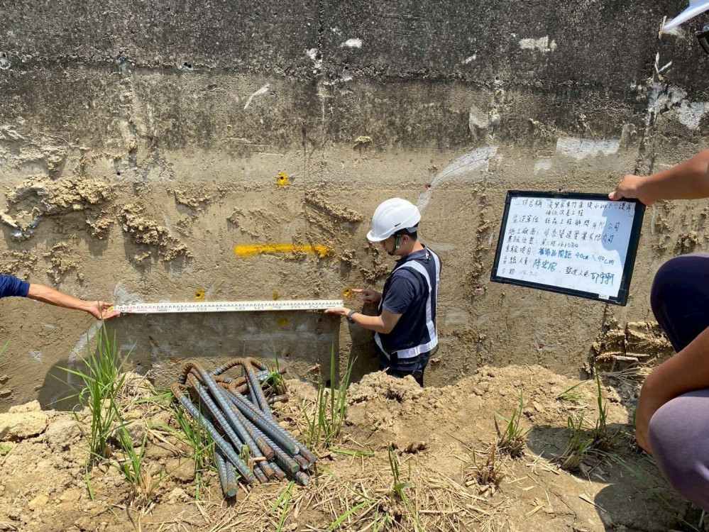 後壁區排水擋土牆颱風崩裂 水利局搶修並推補強工程