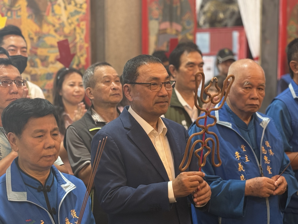 恭祝瑤池金母聖誕千秋 侯友宜赴新莊參拜