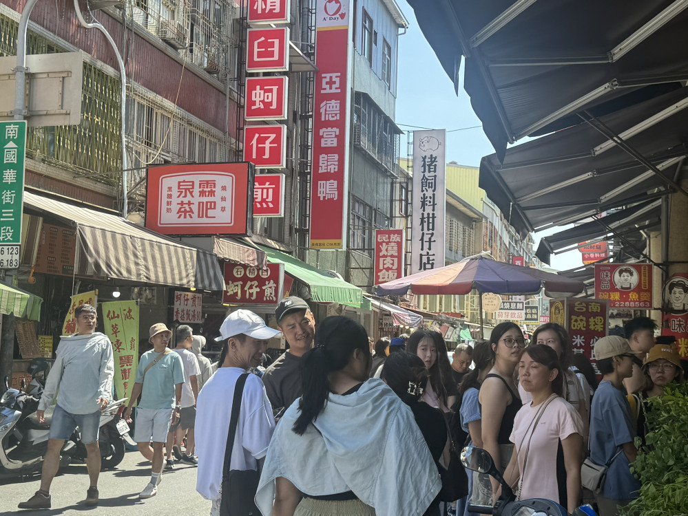 臺南教師節連假遊客爆棚 國際認證美食城引客來