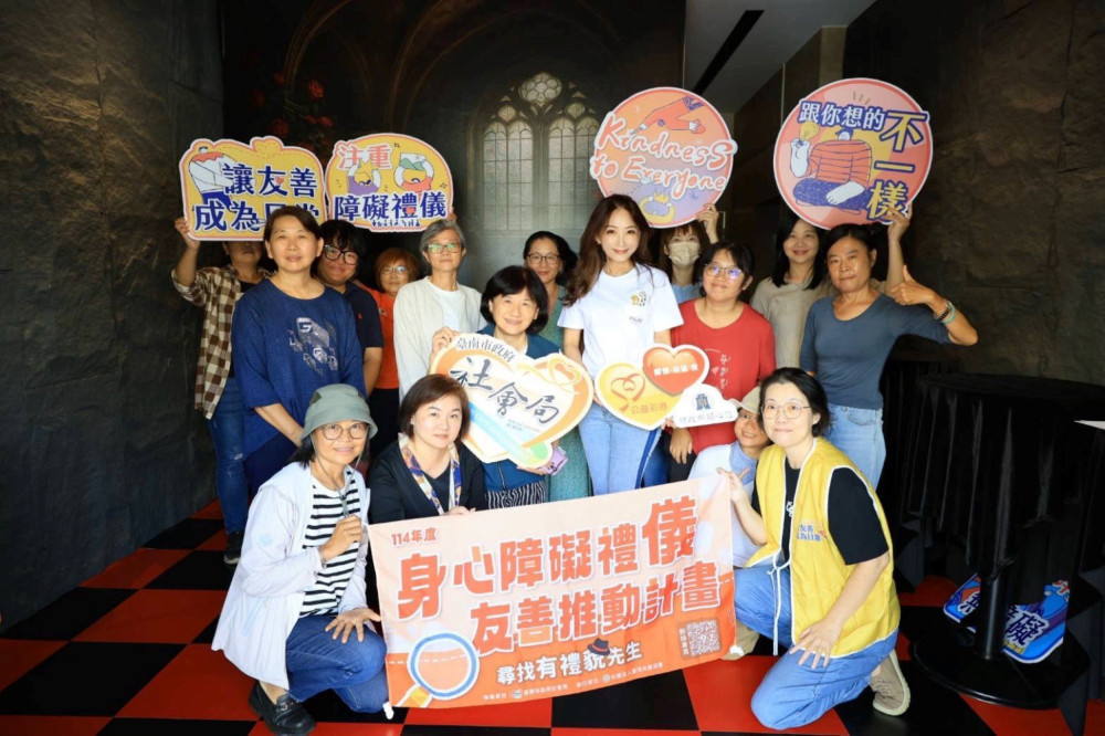 響應白手杖節！臺南辦「黑暗中看見尊重」活動 餐旅業者體驗視障生活