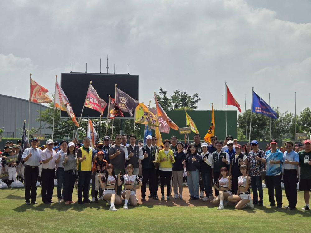 2025 臺南巨人盃少棒賽開打！40 隊競逐 5 場地，陳良乾局長開球勉勵選手
