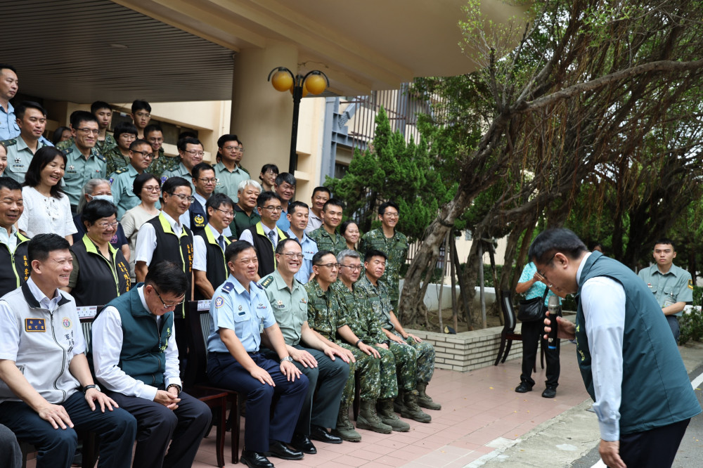 中秋將至 黃偉哲赴台南後備指揮部慰勞國軍 致謝保家衛國
