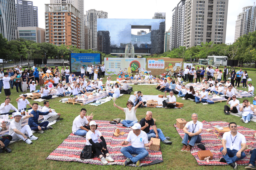 迎接綠美圖試營運！「台中市民野餐日」29區11/2登場   盧秀燕邀市民共享「草地閱讀」時光