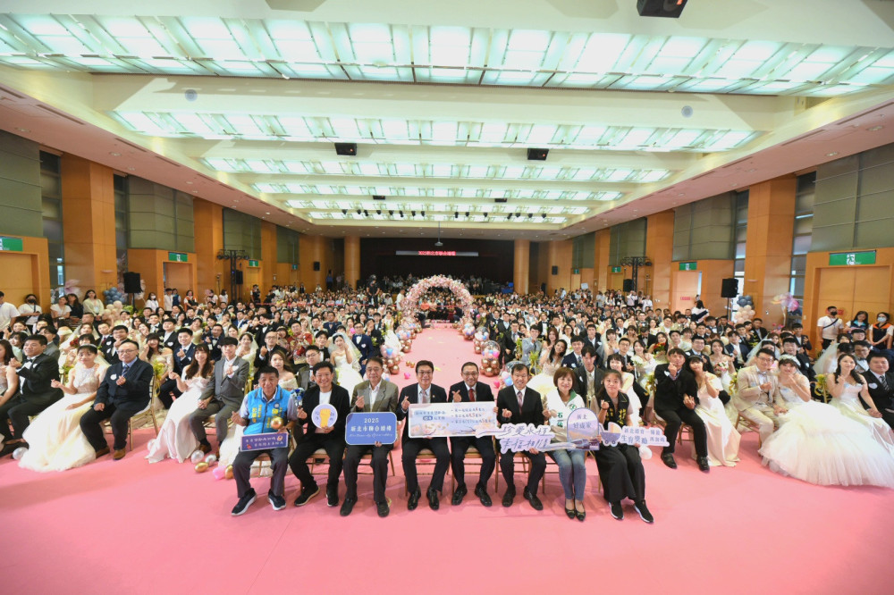 102對新人攜手珍愛永恆 聯合婚禮市府浪漫登場！
