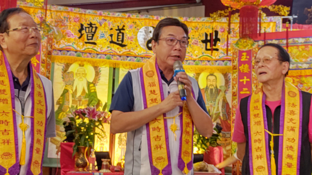 劉和然參拜永和「秀朗聖安宮」贈匾 感謝地方善行不輟 祈求市政順利
