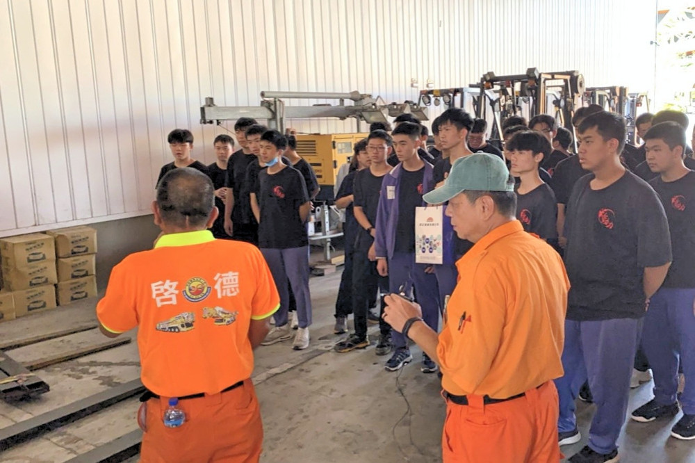 桃竹苗分署攜手北科附工參訪啟德機械　近距離體驗大型機械產業魅力