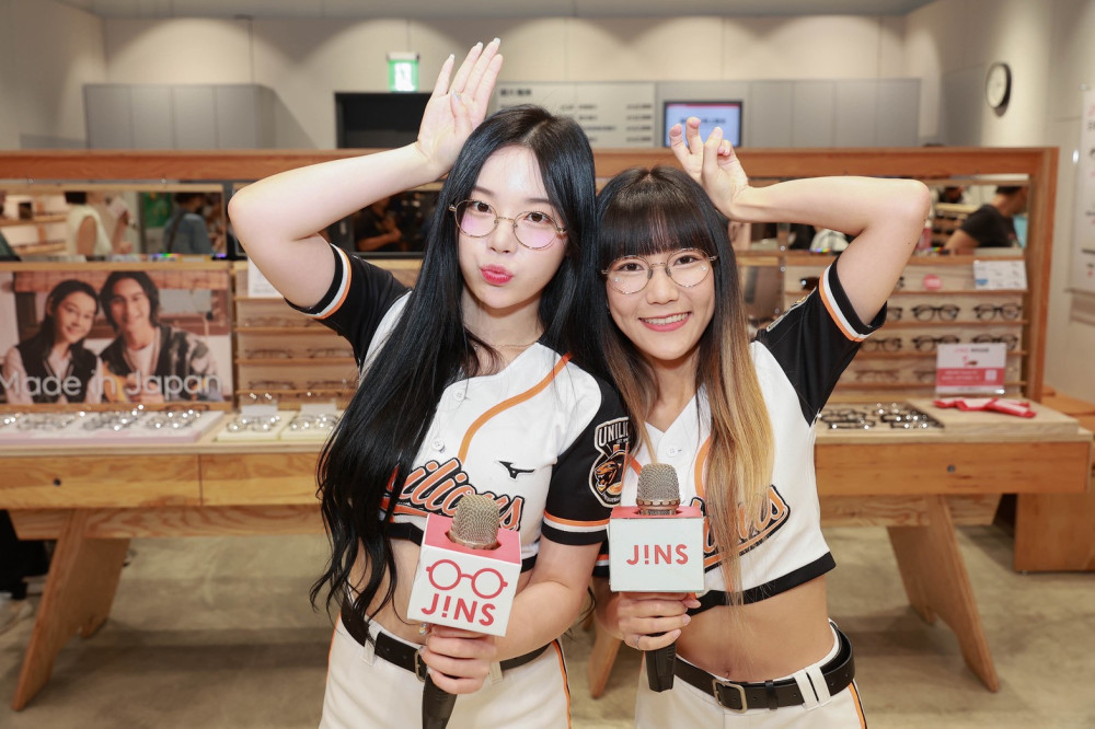 JINS 台南小北門店邀 Uni Girls Mimi、Yovia 任一日店長 獅迷嗨翻