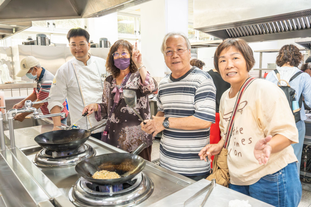嘉藥攜手西港長輩尬飛輪 享用創意料理