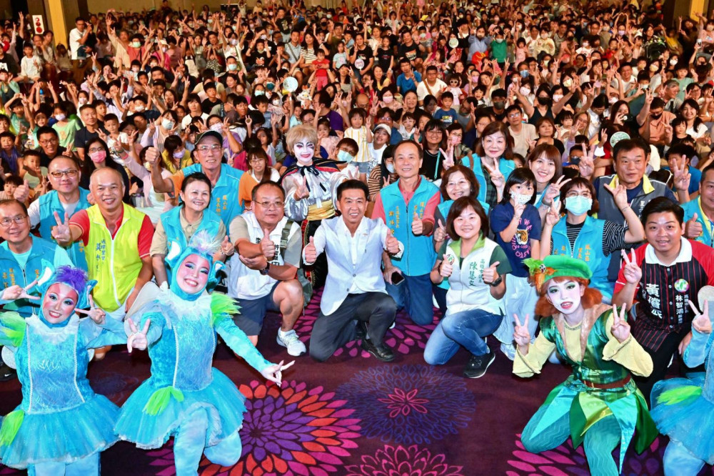「雙向感恩」理念萌芽 許智傑中秋辦紙風車劇團為高雄注入暖流
