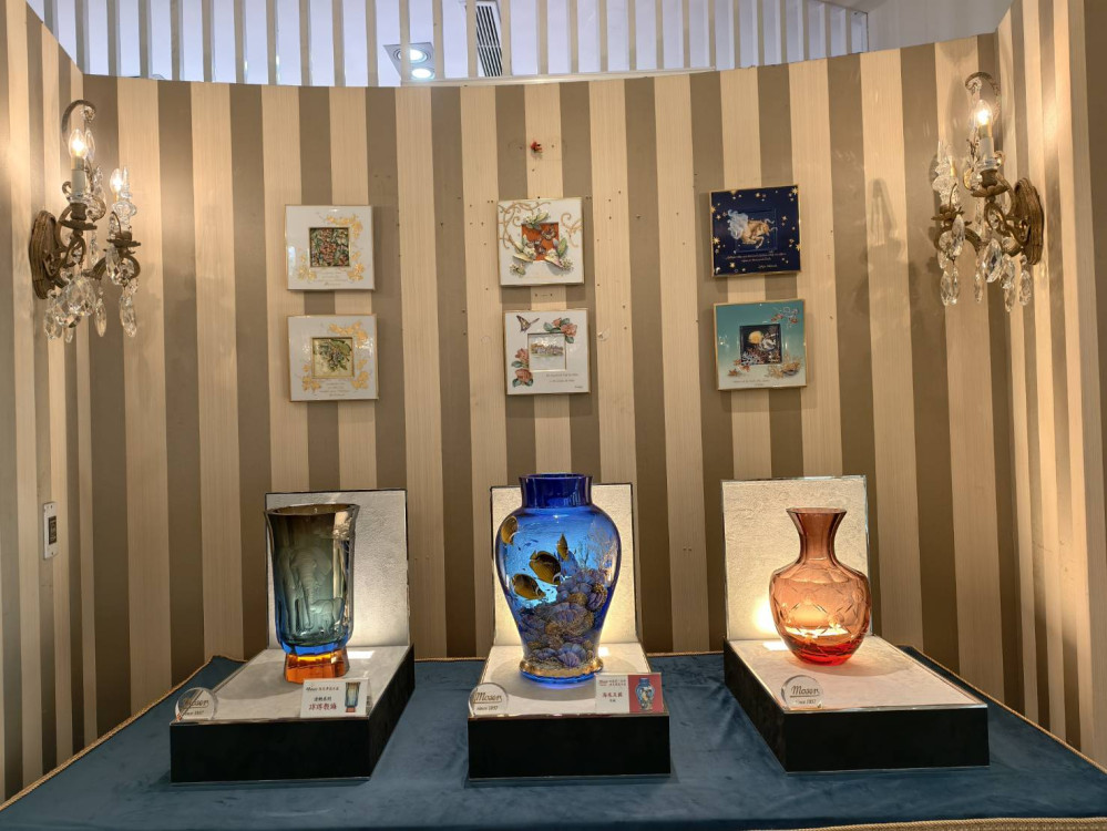 摩瑟水晶大師展高雄開幕　史沃博達《酒神與穀神》高雄首亮相