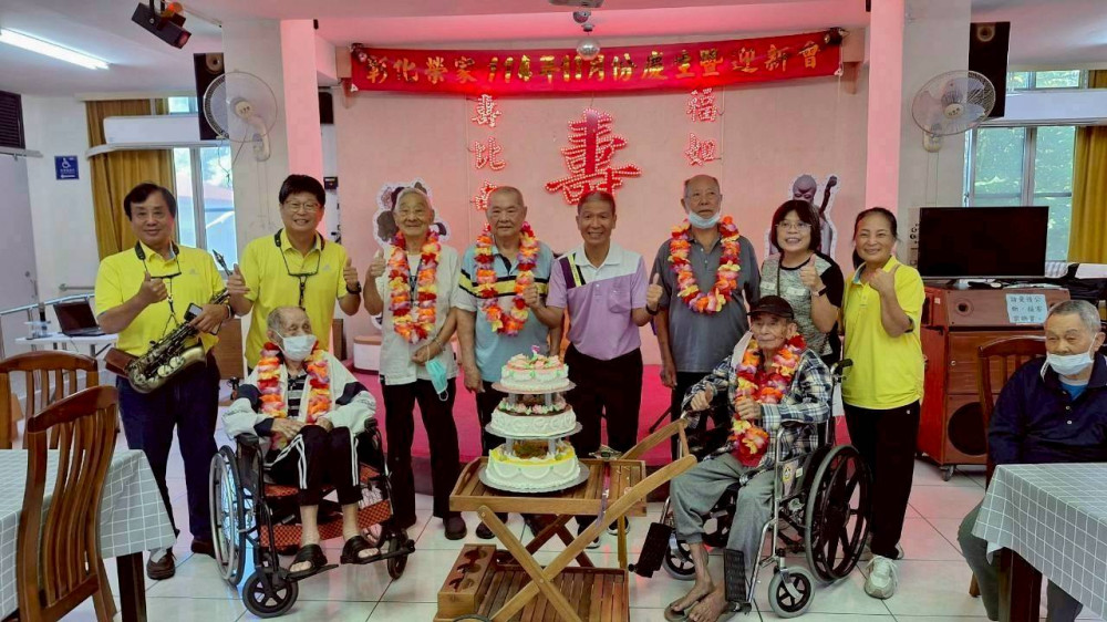 彰化榮家感謝六腳Do薩克斯風樂團為長輩奏出快樂幸福樂章