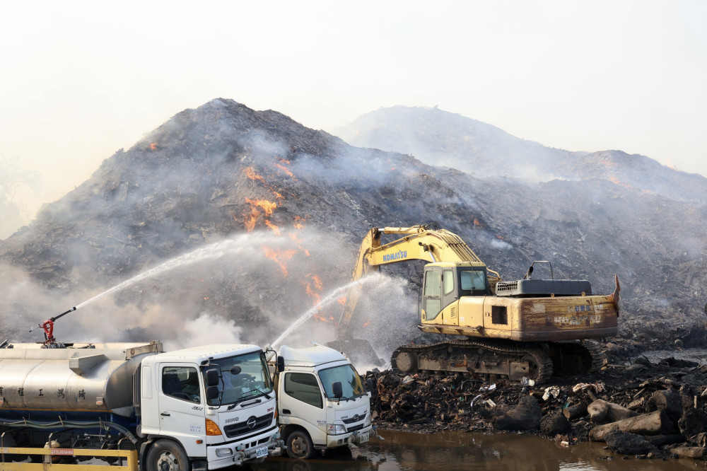 烏樹林暫置場火警可控！台南市政府現場說明 增 AI 與熱感監測防再發