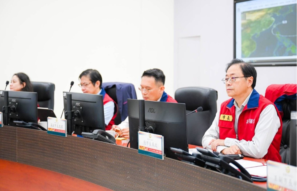張善政視察桃市災害應變中心二級開設　指示各區嚴密防颱確保市民安全