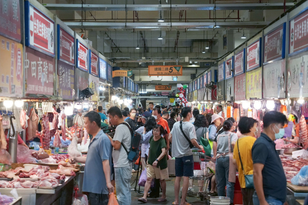 豬肉攤開市！ 盧秀燕赴市場關心豬肉供需、價量情形  安全衛生美味國產豬肉受歡迎