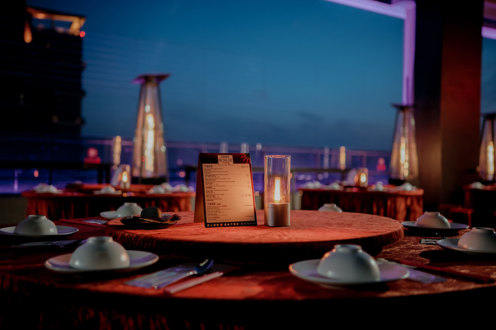 台中Moxy聯名台味辦桌品牌「錠南美食」  操辦頂樓辦桌派對