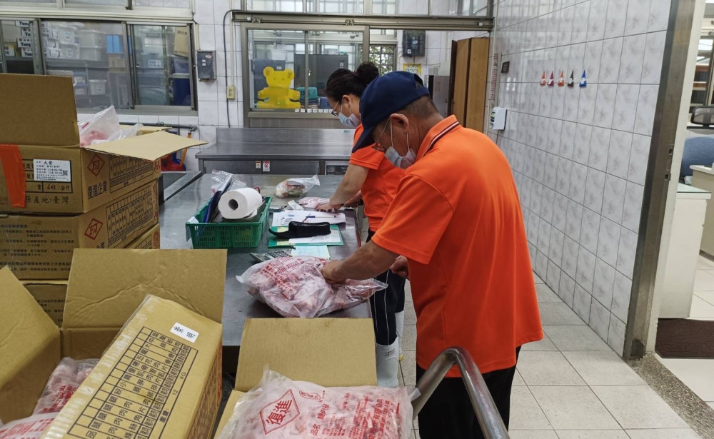 南市教育局午餐肉品採購恢復疫情前模式 持續加強午餐品質與廚餘管控