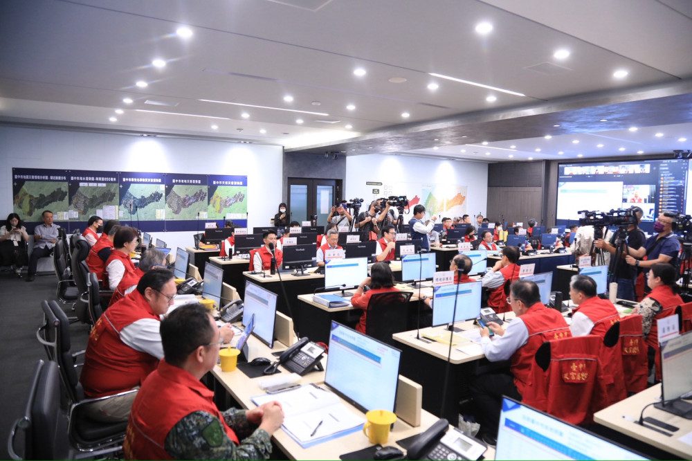 中市災害應變中心一級開設 盧秀燕坐鎮指揮嚴陣以待